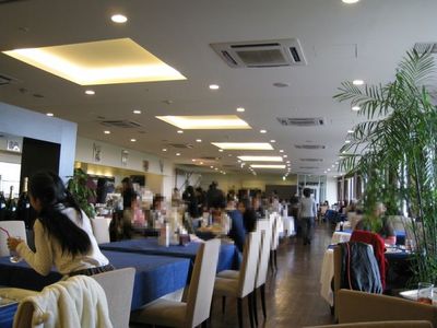 北中城村 『ホテルコスタビスタ沖縄』の客席満席