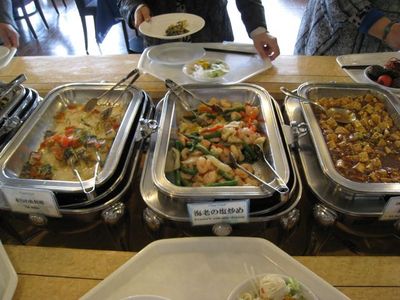 北中城村 『ホテルコスタビスタ沖縄』ランチバイキング料理1