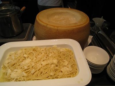 レストラン ボナペティの「グダナ・パダーノ」というチーズを使ったパスタ